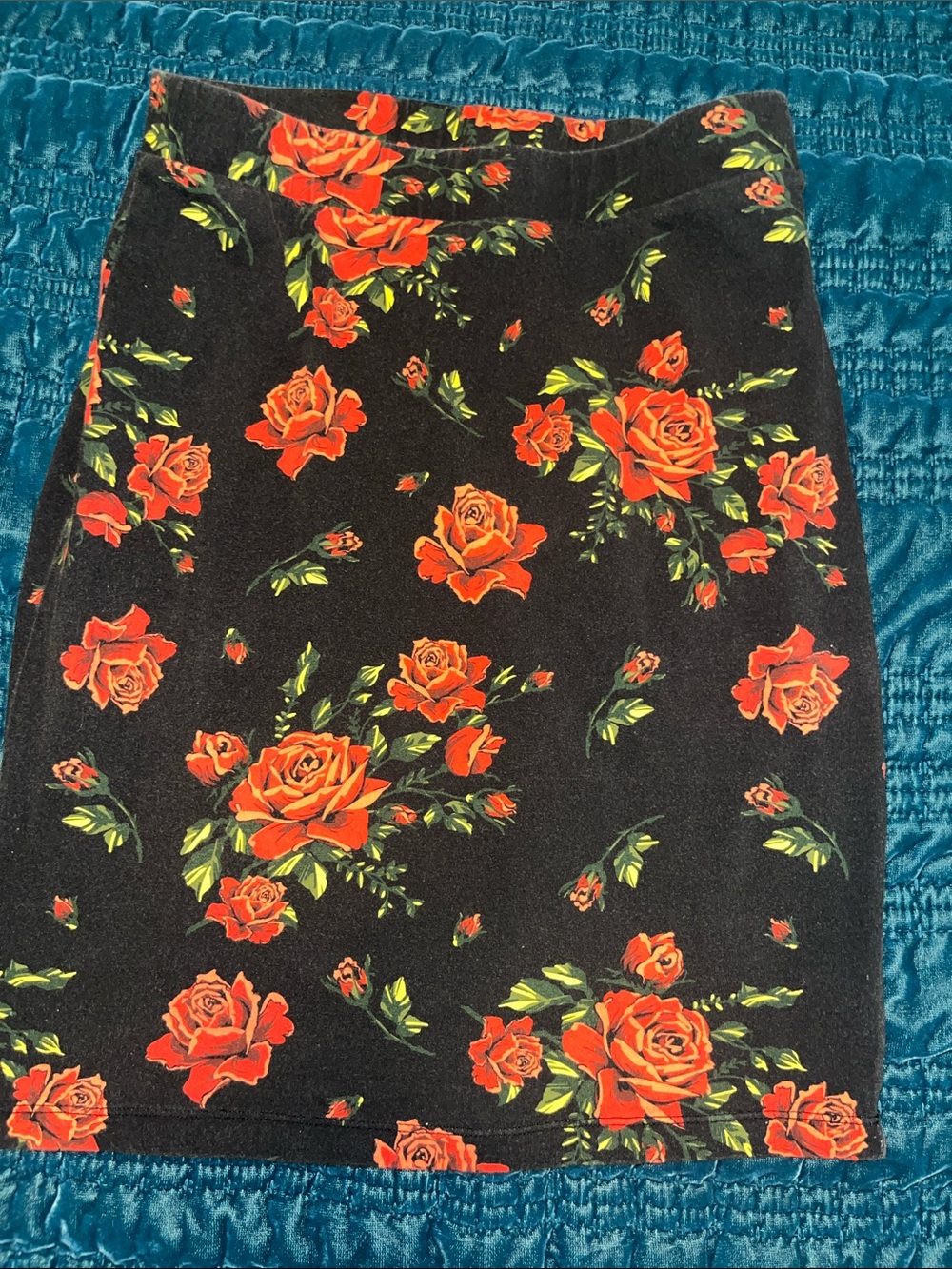 Black skirt with red roses